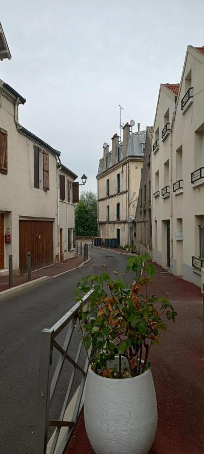 Studio Meuble A Bougival Kültér fotó